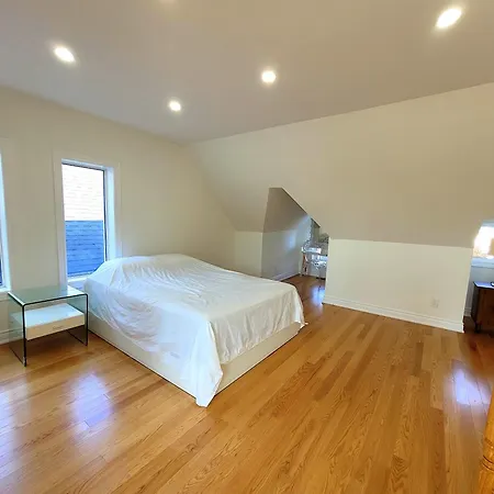 Deluxe Queen Rooms Downtown Toronto Exterior photo