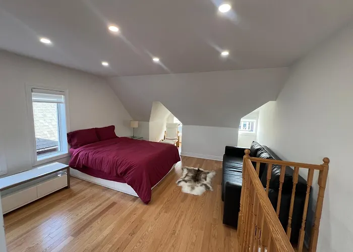 Deluxe Queen Rooms Downtown